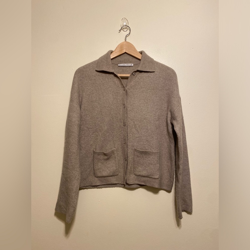Abercrombie & Fitch Neutral Beige Knit Cardigan. Size XS